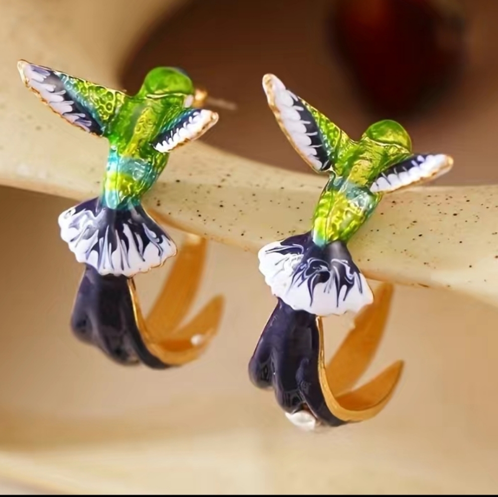 3/$25-Beautiful unique earings 🦜 - Picture 2 of 3